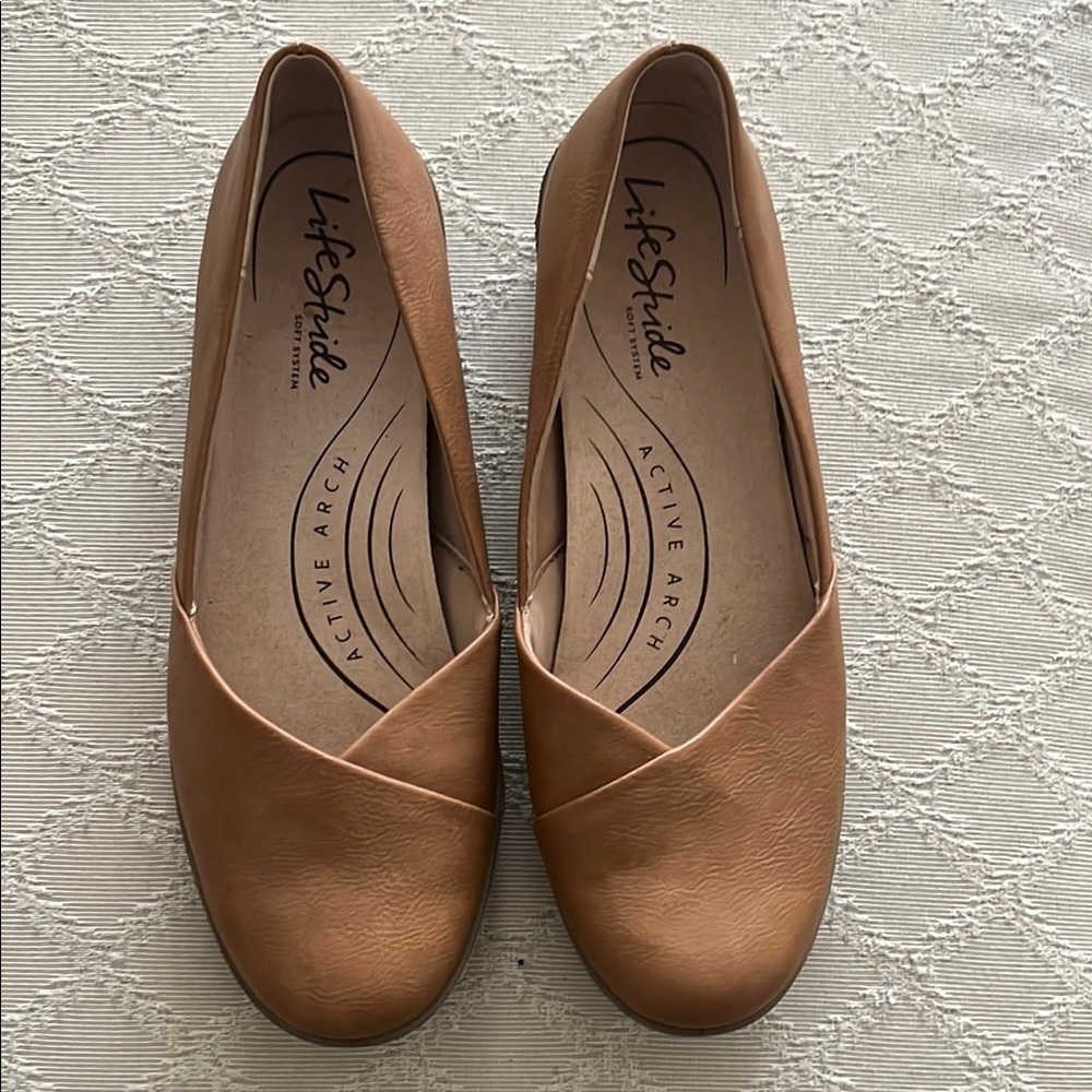 LifeStride Womens Tan Slip-On Flats